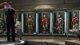 Robert Downey Jr. hat die Qual der Wahl im ersten offiziellen Set-Foto zu "Iron Man 3"