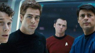 bild aus der news "Star Trek 2": Benedict Cumberbatch, die riesige Enterprise und die Klingonen