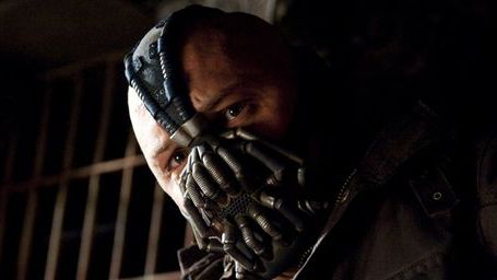bild aus der news "The Dark Knight Rises": Vorher-Nachher-Vergleich von Banes Stimme