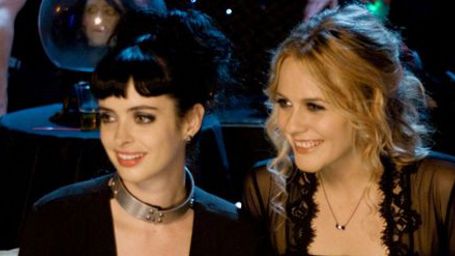 bild aus der news "Vamps": Erster Trailer mit Alicia Silverstone und Krysten Ritter als sympathische Vampire