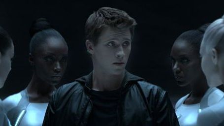 bild aus der news "Tron 3": Garrett Hedlund kehrt als Jeff Bridges' Film-Sohn Sam Flynn zurück