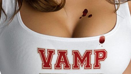 "Vamp U": Erster Trailer zur Horror-Komödie mit sexy College-Vampir-Killerinnen