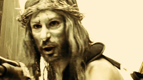 bild aus der news Hexen jagen silbernen Jesus: Bizarrer Trailer zum spanischen Action-Horror "Las brujas de Zugarramurdi"