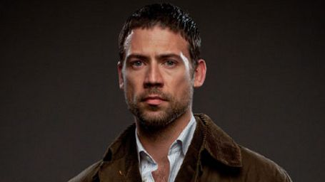 bild aus der news "The Saint": Erster Trailer zum Remake mit Original-Simon-Templar Roger Moore und "Hawthorne"-Star Adam Rayner