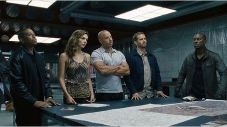 bild aus der news Vin Diesel, Paul Walker, Dwayne Johnson und die komplette Gang auf neuem Poster zu "Fast & Furious 6"