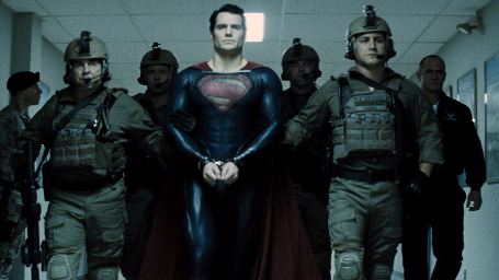 Superman in Flammen: Erster TV-Spot zu Zack Snyders "Superman: Man of Steel"