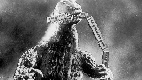 bild aus der news Asiatische Schulkinder fliehen vor Riesenechse auf neuen Set-Fotos zu "Godzilla"