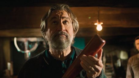 bild aus der news "The Family": Erstes Poster und neue Bilder zu Luc Bessons Mafia-Thriller mit Robert De Niro und Michelle Pfeiffer