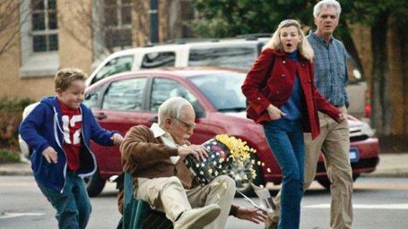 bild aus der news Erster Trailer zu "Jackass: Bad Grandpa": Johnny Knoxville hat auch als Großvater Spaß