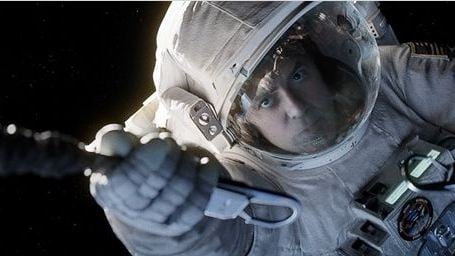 Knapp verpasst: George Clooney und Sandra Bullock bekommen sich im neuen deutschen Trailer zu "Gravity" nicht zu fassen