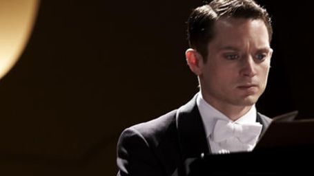 bild aus der news "Speed" am Klavier: Elijah Wood spielt um sein Leben im ersten Trailer zum Thriller "Grand Piano"