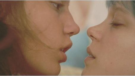 bild aus der news Poetische Bilder, eine Liebe zwischen zwei Frauen und Steven Spielberg im US-Kino-Trailer zum Cannes-Gewinner "Blau ist eine warme Farbe"