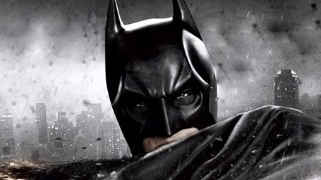 bild aus der news Video: Christian Bale spricht im Anzug von Val Kilmer an der Seite von Amy Adams als Batman vor