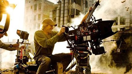 bild aus der news "Transformers 4": Ein bedrohlicher Michael Bay, eine ängstliche Nicola Peltz und Mark Wahlberg auf neuen Bildern zum Action-Sequel