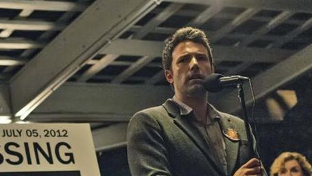 bild aus der news David Finchers "Gone Girl": Ben Affleck umarmt tote Rosamund Pike auf EW-Cover