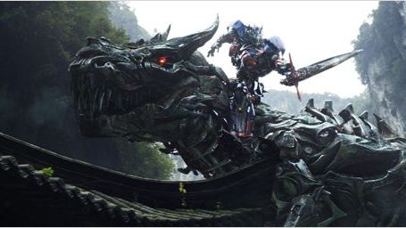 bild aus der news "Transformers 4: Ära des Untergangs": Dinobots, Bumblebee & Co. auf neuen Bildern zu Autobots-Spielzeug