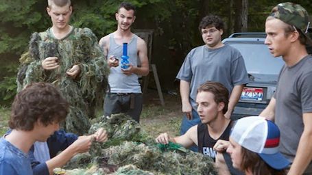 bild aus der news "Kid Cannabis" mit Ron Perlman als Drogenboss: Erster Trailer zum Kiffer-Film über zwei Marihuana schmuggelnde Nerds