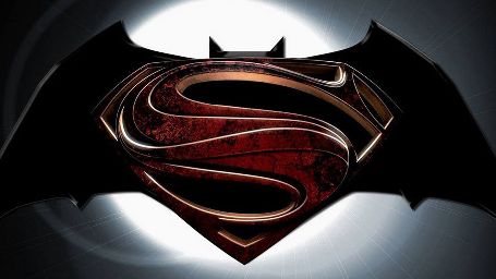 bild aus der news "Batman vs. Superman": Zack Snyder enthüllt nicht nur das Batmobil, sondern Ben Afflecks Batman gleich mit!