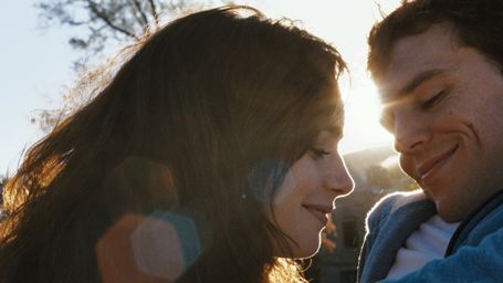 Unbeholfene Teenies auf der Suche nach Liebe im ersten deutschen Trailer zu "Love, Rosie – Für immer vielleicht"