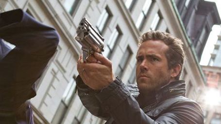 bild aus der news "Criminal": Ryan Reynolds stößt zum illustren Männer-Cast des Sci-Fi-Thrillers