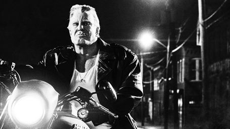 Leicht bekleidet und schwer bewaffnet: Neues Poster zu "Sin City 2"