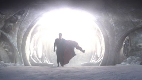 bild aus der news "Batman v Superman": Erstes Set-Foto von Henry Cavill im Kostüm