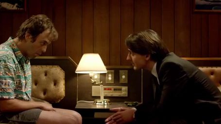 bild aus der news "The Mule": Erster Trailer zur schwarzen Krimi-Komödie mit "Matrix"-Star Hugo Weaving