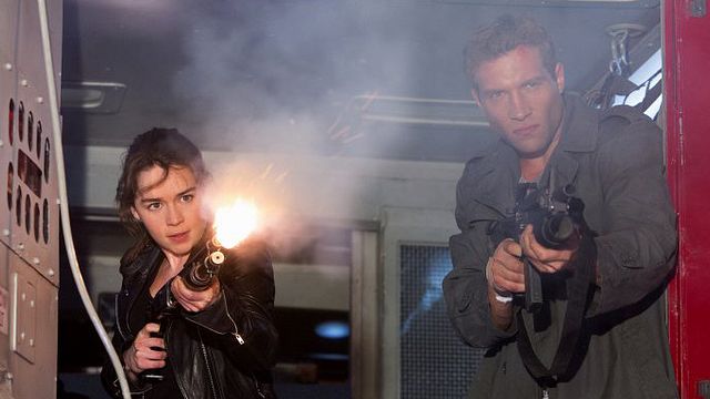 bild aus der news Bedrohliche Maschine mit leuchtend roten Augen auf neuem Bild zu "Terminator: Genisys"