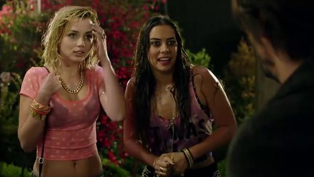 bild aus der news Erster Teaser zu "Knock Knock": Ein fleischgewordener feuchter Traum wird für Keanu Reeves zum Horrotrip