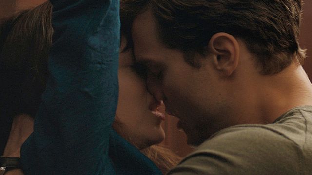 bild aus der news SM-Teddy und vollmundiger Wein: Zu "Fifty Shades of Grey" gibt es passende Valentinstags-Geschenke