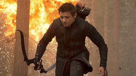 bild aus der news Kann ein Gurkenglas öffnen: Jeremy Renner singt im Video über die "Superkräfte" von Avenger Hawkeye