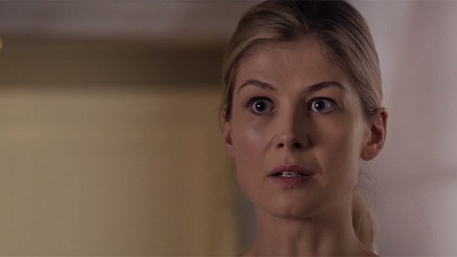 bild aus der news "Gone Girl"-Star Rosamund Pike im ersten Trailer zum Psycho-Thriller "Return to Sender"