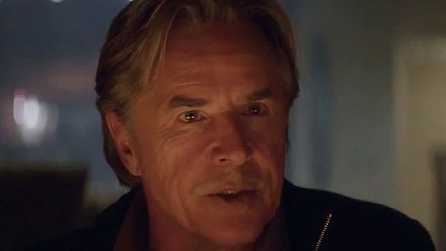 "Miami Vice"-Star Don Johnson macht als Öl-Tycoon im ersten Trailer zu "Oil" einem jungen Pärchen das Leben schwer