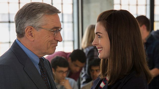 bild aus der news Robert De Niro ist ein "Praktikant älteren Semesters" im ersten deutschen Trailer zu "Man lernt nie aus"