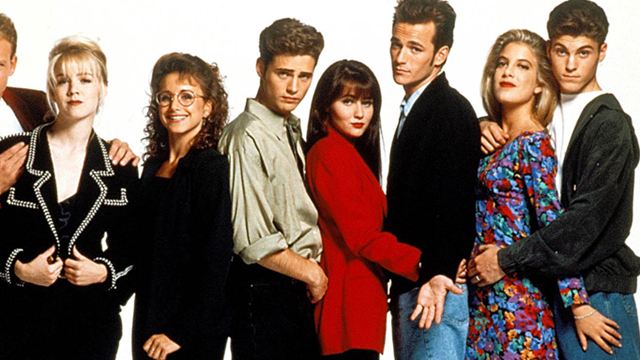 Gruppenfotos im 90er-Look: Erste Bilder zu Lifetimes "Beverly Hills, 90210"- und "Melrose Place"-Filmen