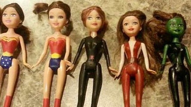 bild aus der news #GirlsLikeMarvelToo: Weil es sie nirgendwo zu kaufen gibt, bastelt eine Mutter weibliche Actionfiguren für ihre Tochter einfach selbst