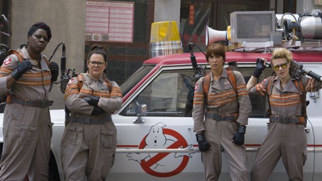 Mehr als nur Rezeptionist? Chris Hemsworth trägt Geisterjäger-Uniform am "Ghostbusters"-Set