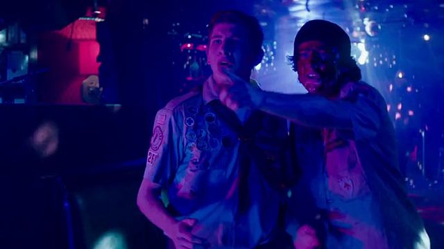 bild aus der news Attacke im Zombie-Stripclub: Deutscher Trailer zu "Scouts vs. Zombies - Handbuch zur Zombie-Apokalypse"