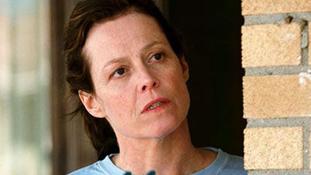bild aus der news Ein Killer, der unfreiwillig zur Frau wird: Sigourney Weaver im verrückt klingenden Thriller "Tomboy" von Regie-Legende Walter Hill