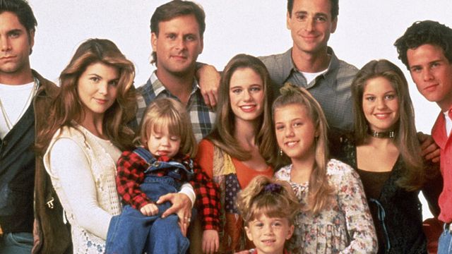 bild aus der news Rührendes Wiedersehen der Darsteller von D.J. Tanner und Steve am Set von "Fuller House"