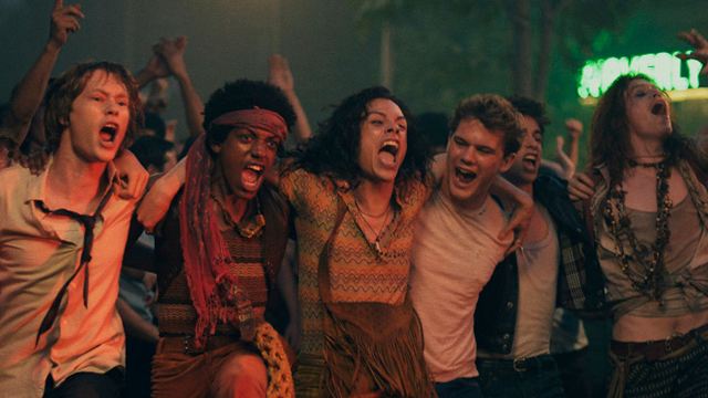 Deutscher Trailer zu Roland Emmerichs "Stonewall" mit Jeremy Irvine und Jonathan Rhys Meyers
