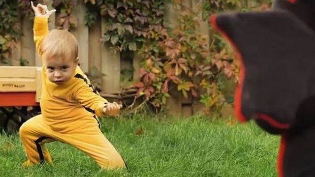 bild aus der news "Dragon Baby": Kill-Bill-Baby nimmt es in einem epischen Martial-Arts-Battle mit seinem Stofftierdrachen auf [Video]