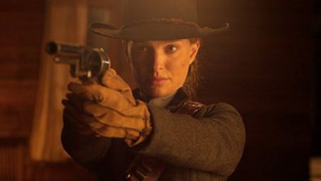 Natalie Portman ist bis an die Zähne bewaffnet im ersten deutschen Trailer zu "Jane Got A Gun"