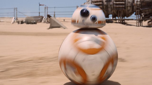 bild aus der news Gipfel der Niedlichkeit: R2-D2 und BB-8 treffen im o2-"Star Wars"-Werbespot aufeinander