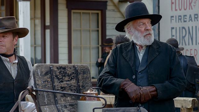 bild aus der news Vater trifft Sohn: Kiefer und Donald Sutherland im Trailer zum Western "Forsaken"