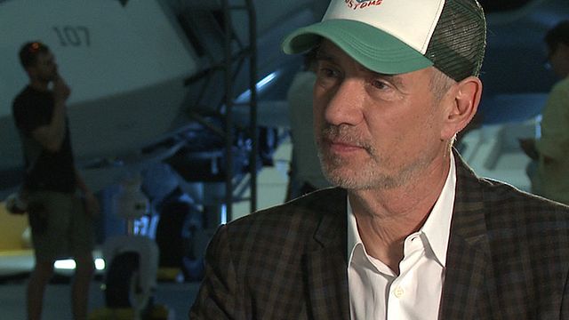 bild aus der news "Zur Vorbereitung habe ich mir 'Twilight' & 'Die Tribute von Panem' angeschaut": Das FILMSTARTS-Interview mit Roland Emmerich am Set von "Independence Day 2"