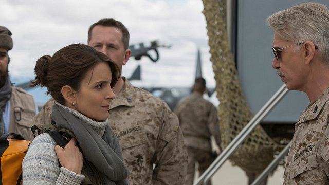 bild aus der news "Whiskey Tango Foxtrot": Neuer Trailer zur schwarzen Komödie mit Tina Fey als Journalistin in Afghanistan
