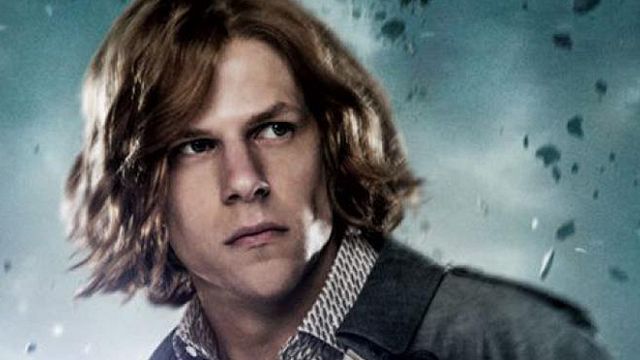 bild aus der news Lustiges "Batman V Superman"-Video: Jesse Eisenberg fragt Comicleser, welcher DC-Held gewinnt