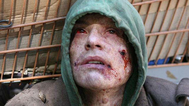 "Frankenstein - Das Experiment": Carrie-Anne Moss und Danny Huston erschaffen im deutschen Trailer zum Horror-Thriller eine gefährliche Kreatur