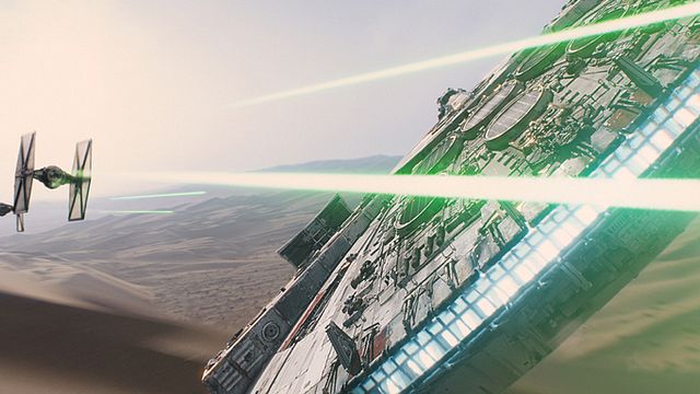 bild aus der news Auf den Millennium Falken geklettert: Neue Bilder vom "Star Wars 8"-Set